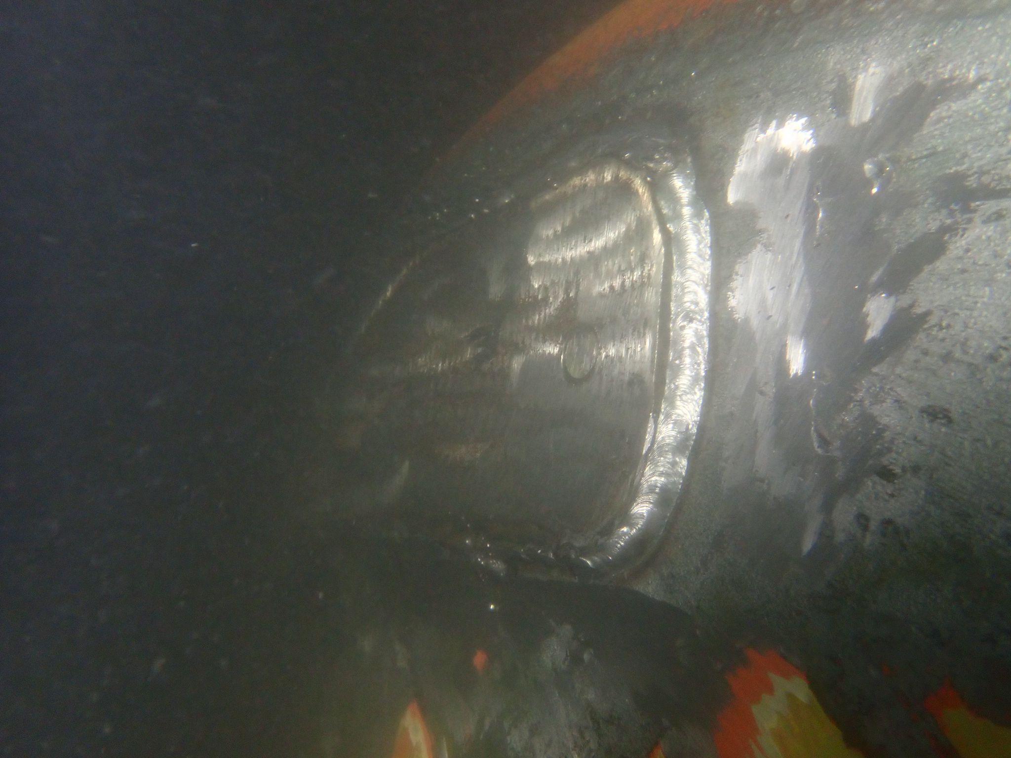 Underwater weld seam around a doubler plate fitted to a ship's hull